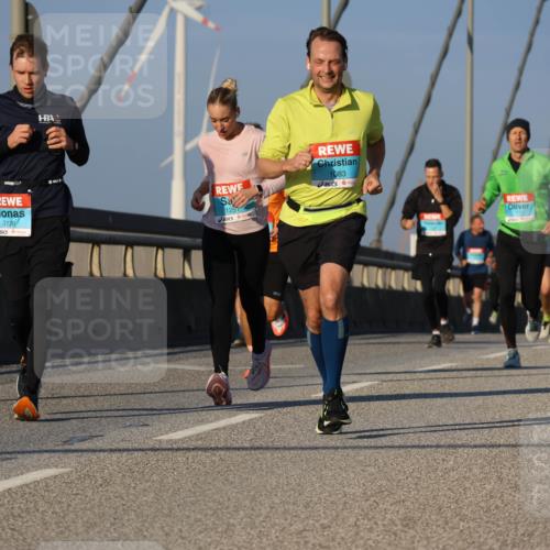 03.10.2025 - Köhlbrandbrückenlauf Strokosch-Dieckow http://msf.ph/oto/9107430 03.10.2025 09:37:09 Position 2 3136, 1251, 1083, 3181 meine-sportfotos.de