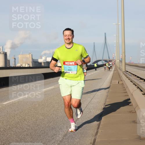 03.10.2025 - Köhlbrandbrückenlauf Lena Gebhardt http://msf.ph/oto/9107438 03.10.2025 09:40:21 Position 2 3841 meine-sportfotos.de