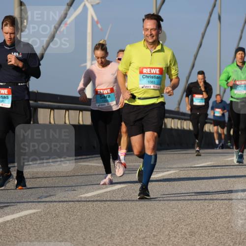 03.10.2025 - Köhlbrandbrückenlauf Strokosch-Dieckow http://msf.ph/oto/9107448 03.10.2025 09:37:09 Position 2 3136, 1251, 1083, 3181 meine-sportfotos.de
