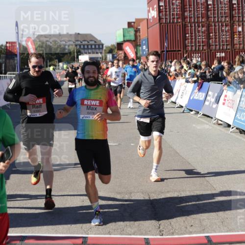 03.10.2025 - Köhlbrandbrückenlauf Jannik Wohlers http://msf.ph/oto/9107455 03.10.2025 12:59:14 Ziel 4164, 4226, 4371, 4441, 5967, 6036, 6154, 6329, 6390, 6391, 6478, 6484, 6493, 6609 meine-sportfotos.de