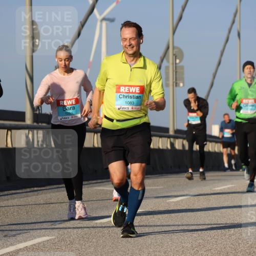 03.10.2025 - Köhlbrandbrückenlauf Strokosch-Dieckow http://msf.ph/oto/9107476 03.10.2025 09:37:10 Position 2 3136, 1251, 1083, 3181 meine-sportfotos.de