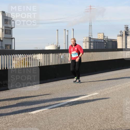 03.10.2025 - Köhlbrandbrückenlauf Lena Gebhardt http://msf.ph/oto/9107478 03.10.2025 10:13:40 Position 2  meine-sportfotos.de