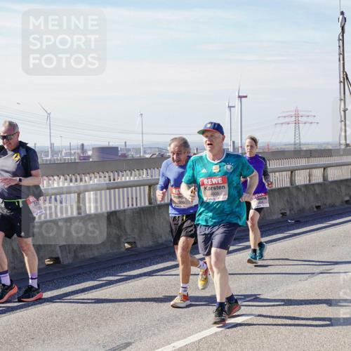 03.10.2025 - Köhlbrandbrückenlauf Michael Burmester http://msf.ph/oto/9107482 03.10.2025 12:50:44 Position 2 6208, 4605, 5173, 6310 meine-sportfotos.de