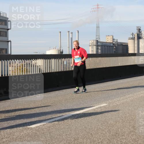 03.10.2025 - Köhlbrandbrückenlauf Lena Gebhardt http://msf.ph/oto/9107498 03.10.2025 10:13:40 Position 2  meine-sportfotos.de