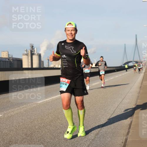 03.10.2025 - Köhlbrandbrückenlauf Lena Gebhardt http://msf.ph/oto/9107510 03.10.2025 09:40:23 Position 2 609 meine-sportfotos.de