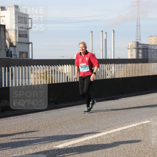 03.10.2025 - Köhlbrandbrückenlauf Lena Gebhardt http://msf.ph/oto/9107529 03.10.2025 10:13:40 Position 2  meine-sportfotos.de