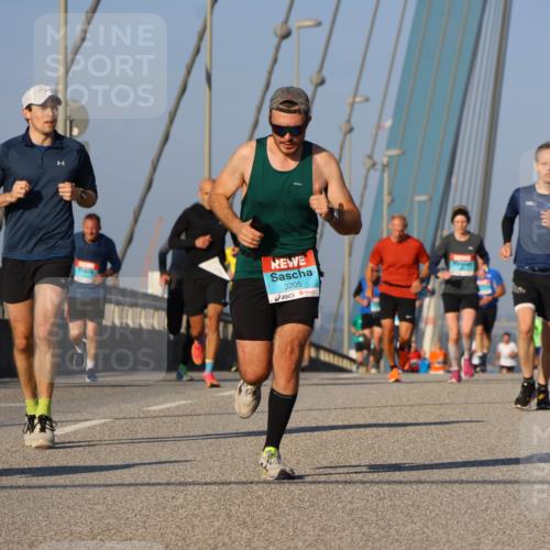 03.10.2025 - Köhlbrandbrückenlauf Strokosch-Dieckow http://msf.ph/oto/9107539 03.10.2025 09:37:17 Position 2 3205 meine-sportfotos.de
