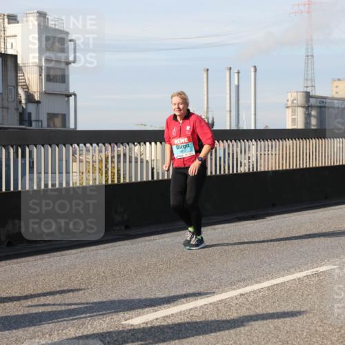 03.10.2025 - Köhlbrandbrückenlauf Lena Gebhardt http://msf.ph/oto/9107540 03.10.2025 10:13:41 Position 2 1837 meine-sportfotos.de