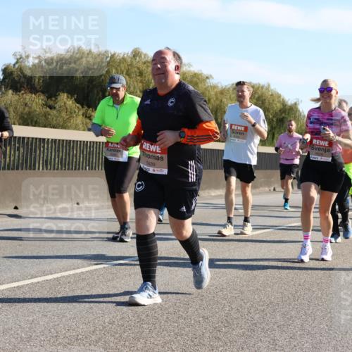 03.10.2025 - Köhlbrandbrückenlauf Strokosch-Dieckow http://msf.ph/oto/9107542 03.10.2025 12:20:15 Position 3 4442, 6439, 6125, 4626, 4567 meine-sportfotos.de