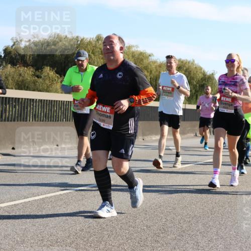 03.10.2025 - Köhlbrandbrückenlauf Strokosch-Dieckow http://msf.ph/oto/9107548 03.10.2025 12:20:15 Position 3 4442, 6439, 4626, 4567 meine-sportfotos.de