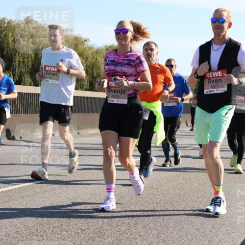 03.10.2025 - Köhlbrandbrückenlauf Strokosch-Dieckow http://msf.ph/oto/9107558 03.10.2025 12:20:16 Position 3 6125, 4626, 4567 meine-sportfotos.de