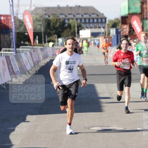 03.10.2025 - Köhlbrandbrückenlauf Jannik Wohlers http://msf.ph/oto/9107560 03.10.2025 12:59:16 Ziel 4108, 4164, 4226, 4371, 4441, 5967, 6036, 6154, 6329, 6390, 6391, 6478, 6484, 6493, 6609 meine-sportfotos.de