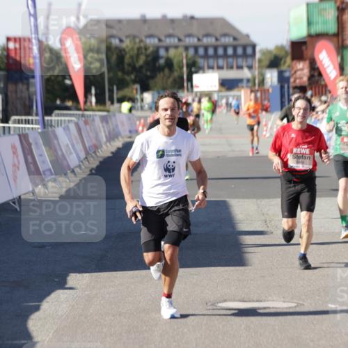 03.10.2025 - Köhlbrandbrückenlauf Jannik Wohlers http://msf.ph/oto/9107565 03.10.2025 12:59:16 Ziel 4108, 4164, 4226, 4371, 4441, 5967, 6036, 6154, 6329, 6390, 6391, 6478, 6484, 6493, 6609 meine-sportfotos.de