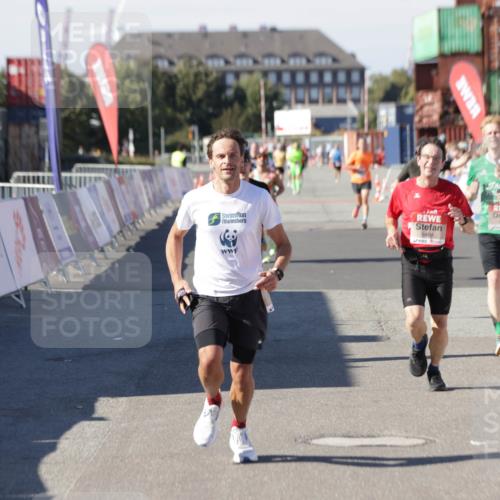 03.10.2025 - Köhlbrandbrückenlauf Jannik Wohlers http://msf.ph/oto/9107576 03.10.2025 12:59:16 Ziel 4108, 4164, 4226, 4371, 4441, 5967, 6036, 6154, 6329, 6390, 6391, 6478, 6484, 6493, 6609 meine-sportfotos.de