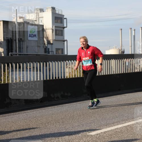 03.10.2025 - Köhlbrandbrückenlauf Lena Gebhardt http://msf.ph/oto/9107578 03.10.2025 10:13:41 Position 2 1837 meine-sportfotos.de
