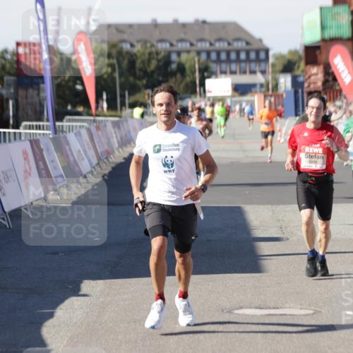 03.10.2025 - Köhlbrandbrückenlauf Jannik Wohlers http://msf.ph/oto/9107584 03.10.2025 12:59:16 Ziel 4108, 4164, 4226, 4371, 4441, 5967, 6036, 6154, 6329, 6390, 6391, 6478, 6484, 6493, 6609 meine-sportfotos.de