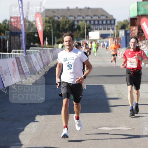 03.10.2025 - Köhlbrandbrückenlauf Jannik Wohlers http://msf.ph/oto/9107592 03.10.2025 12:59:16 Ziel 4108, 4164, 4226, 4371, 4441, 5967, 6036, 6154, 6329, 6390, 6391, 6478, 6484, 6493, 6609 meine-sportfotos.de