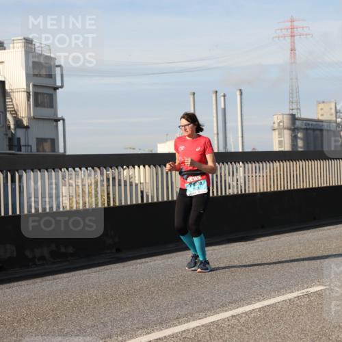 03.10.2025 - Köhlbrandbrückenlauf Lena Gebhardt http://msf.ph/oto/9107594 03.10.2025 10:13:47 Position 2 575 meine-sportfotos.de