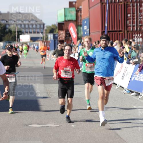 03.10.2025 - Köhlbrandbrückenlauf Jannik Wohlers http://msf.ph/oto/9107602 03.10.2025 12:59:17 Ziel 4108, 4164, 4226, 4371, 4441, 4940, 5967, 6036, 6154, 6390, 6391, 6478, 6484, 6493, 6609 meine-sportfotos.de