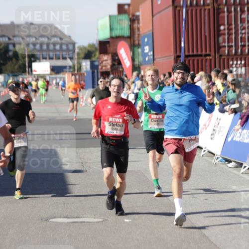 03.10.2025 - Köhlbrandbrückenlauf Jannik Wohlers http://msf.ph/oto/9107607 03.10.2025 12:59:17 Ziel 4108, 4164, 4226, 4371, 4441, 4940, 5967, 6036, 6154, 6390, 6391, 6478, 6484, 6493, 6609 meine-sportfotos.de