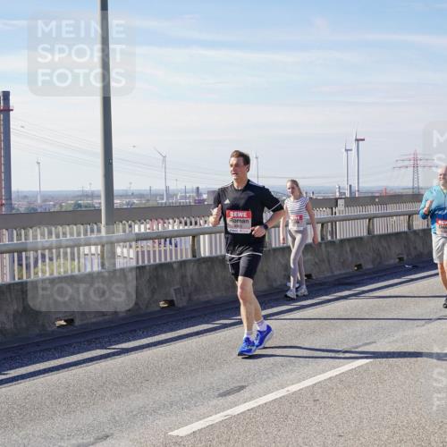 03.10.2025 - Köhlbrandbrückenlauf Michael Burmester http://msf.ph/oto/9107610 03.10.2025 12:50:50 Position 2 4962 meine-sportfotos.de