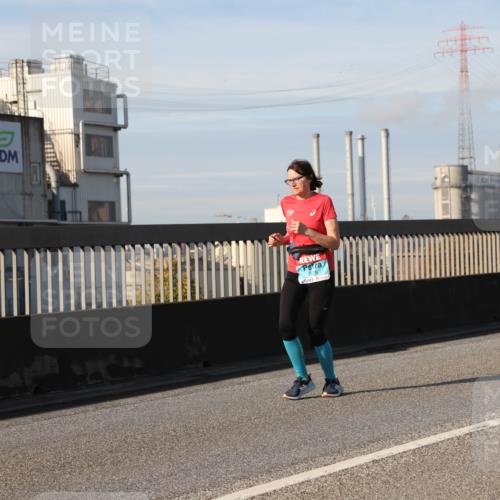 03.10.2025 - Köhlbrandbrückenlauf Lena Gebhardt http://msf.ph/oto/9107612 03.10.2025 10:13:48 Position 2 2575 meine-sportfotos.de