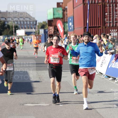 03.10.2025 - Köhlbrandbrückenlauf Jannik Wohlers http://msf.ph/oto/9107615 03.10.2025 12:59:17 Ziel 4108, 4164, 4226, 4371, 4441, 4940, 5967, 6036, 6154, 6390, 6391, 6478, 6484, 6493, 6609 meine-sportfotos.de