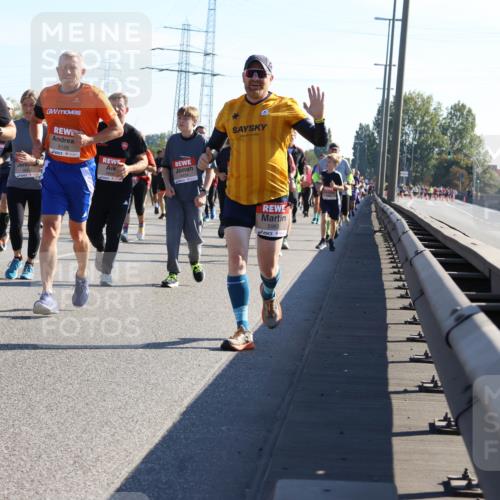 03.10.2025 - Köhlbrandbrückenlauf Strokosch-Dieckow http://msf.ph/oto/9107616 03.10.2025 12:20:25 Position 3 5128, 4670, 5983 meine-sportfotos.de