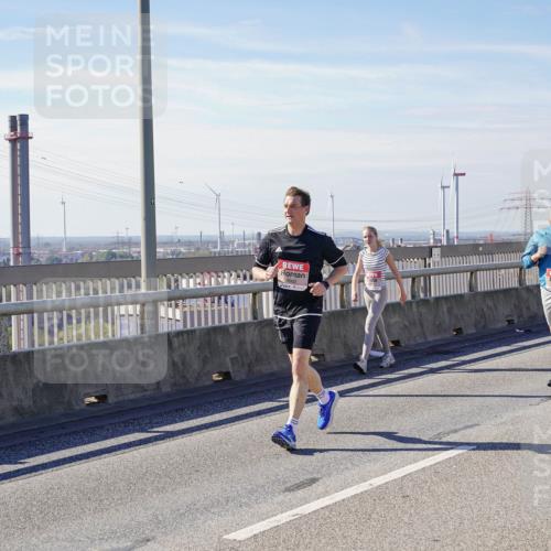 03.10.2025 - Köhlbrandbrückenlauf Michael Burmester http://msf.ph/oto/9107622 03.10.2025 12:50:50 Position 2 4962 meine-sportfotos.de