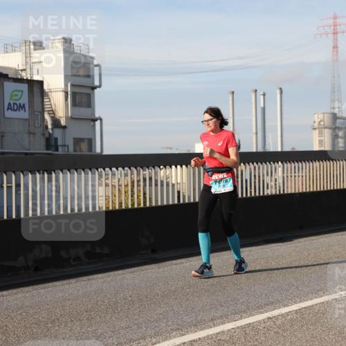 03.10.2025 - Köhlbrandbrückenlauf Lena Gebhardt http://msf.ph/oto/9107626 03.10.2025 10:13:48 Position 2 2575 meine-sportfotos.de