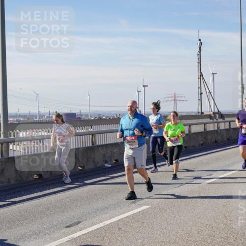 03.10.2025 - Köhlbrandbrückenlauf Michael Burmester http://msf.ph/oto/9107635 03.10.2025 12:50:52 Position 2 4952 meine-sportfotos.de