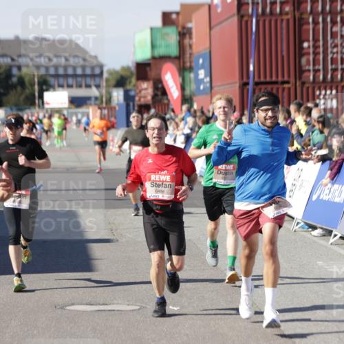 03.10.2025 - Köhlbrandbrückenlauf Jannik Wohlers http://msf.ph/oto/9107645 03.10.2025 12:59:17 Ziel 4108, 4164, 4226, 4371, 4441, 4940, 5967, 6036, 6154, 6390, 6391, 6478, 6484, 6493, 6609 meine-sportfotos.de