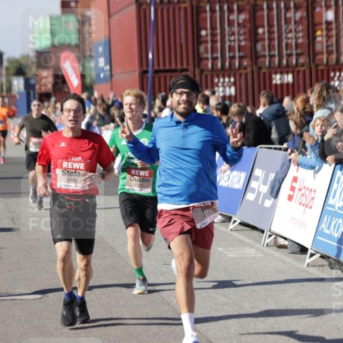 03.10.2025 - Köhlbrandbrückenlauf Jannik Wohlers http://msf.ph/oto/9107662 03.10.2025 12:59:18 Ziel 4108, 4164, 4226, 4371, 4441, 4940, 5967, 6036, 6154, 6390, 6391, 6478, 6484, 6493, 6609 meine-sportfotos.de