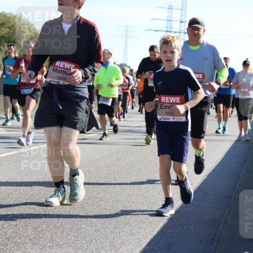 03.10.2025 - Köhlbrandbrückenlauf Strokosch-Dieckow http://msf.ph/oto/9107678 03.10.2025 12:20:32 Position 3 4818, 6599, 659 meine-sportfotos.de
