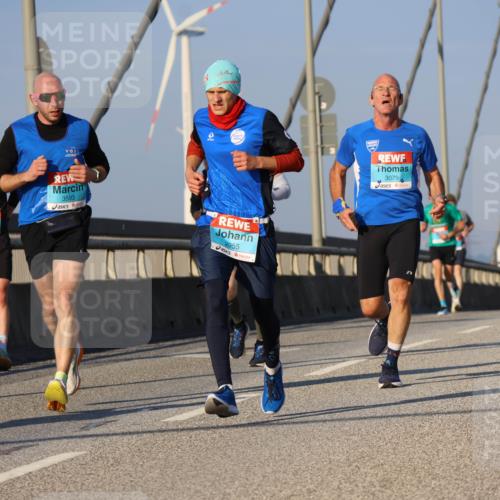 03.10.2025 - Köhlbrandbrückenlauf Strokosch-Dieckow http://msf.ph/oto/9107679 03.10.2025 09:37:32 Position 2 3593, 2955, 3079 meine-sportfotos.de