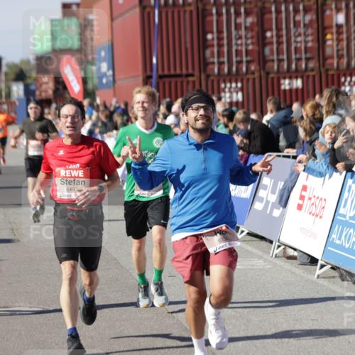 03.10.2025 - Köhlbrandbrückenlauf Jannik Wohlers http://msf.ph/oto/9107682 03.10.2025 12:59:18 Ziel 4108, 4164, 4226, 4371, 4441, 4940, 5967, 6036, 6154, 6390, 6391, 6478, 6484, 6493, 6609 meine-sportfotos.de