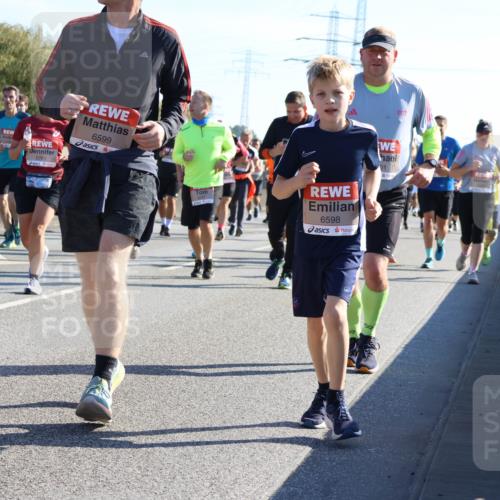 03.10.2025 - Köhlbrandbrückenlauf Strokosch-Dieckow http://msf.ph/oto/9107686 03.10.2025 12:20:32 Position 3 4818, 6599, 6598 meine-sportfotos.de