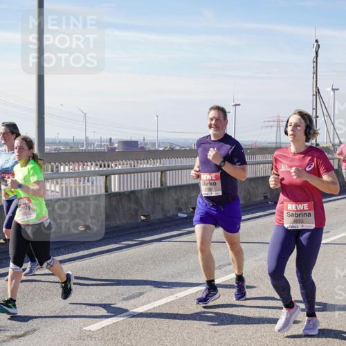03.10.2025 - Köhlbrandbrückenlauf Michael Burmester http://msf.ph/oto/9107700 03.10.2025 12:50:54 Position 2 520, 4760, 4952 meine-sportfotos.de