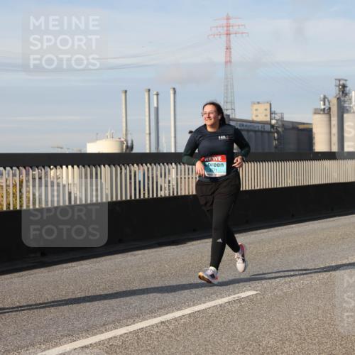03.10.2025 - Köhlbrandbrückenlauf Lena Gebhardt http://msf.ph/oto/9107701 03.10.2025 10:13:49 Position 2 571 meine-sportfotos.de