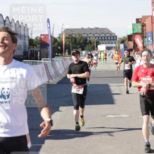 03.10.2025 - Köhlbrandbrückenlauf Jannik Wohlers http://msf.ph/oto/9107717 03.10.2025 12:59:18 Ziel 4108, 4164, 4226, 4371, 4441, 4940, 5967, 6036, 6154, 6390, 6391, 6478, 6484, 6493, 6609 meine-sportfotos.de