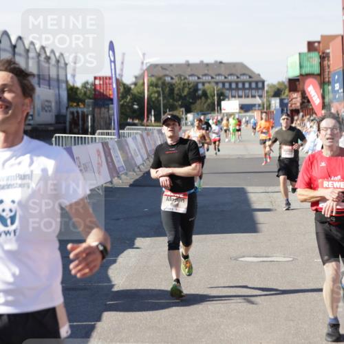 03.10.2025 - Köhlbrandbrückenlauf Jannik Wohlers http://msf.ph/oto/9107725 03.10.2025 12:59:19 Ziel 4108, 4164, 4226, 4371, 4441, 4940, 5967, 6036, 6154, 6390, 6391, 6478, 6484, 6493, 6609 meine-sportfotos.de