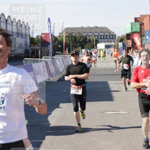03.10.2025 - Köhlbrandbrückenlauf Jannik Wohlers http://msf.ph/oto/9107733 03.10.2025 12:59:19 Ziel 4108, 4164, 4226, 4371, 4441, 4940, 5967, 6036, 6154, 6390, 6391, 6478, 6484, 6493, 6609 meine-sportfotos.de