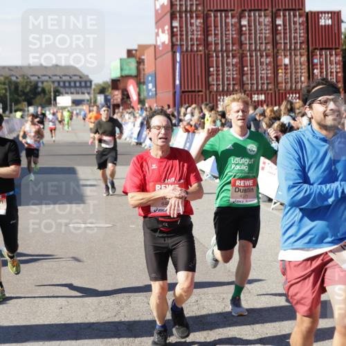 03.10.2025 - Köhlbrandbrückenlauf Jannik Wohlers http://msf.ph/oto/9107758 03.10.2025 12:59:19 Ziel 4108, 4164, 4226, 4371, 4441, 4940, 5967, 6036, 6154, 6390, 6391, 6478, 6484, 6493, 6609 meine-sportfotos.de