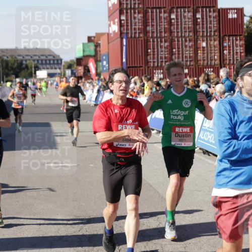 03.10.2025 - Köhlbrandbrückenlauf Jannik Wohlers http://msf.ph/oto/9107782 03.10.2025 12:59:20 Ziel 4108, 4164, 4226, 4371, 4441, 4940, 5967, 6036, 6154, 6390, 6391, 6478, 6484, 6493, 6609 meine-sportfotos.de