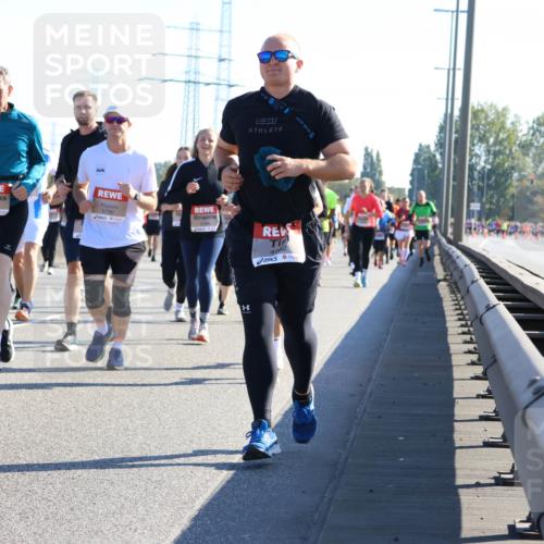 03.10.2025 - Köhlbrandbrückenlauf Strokosch-Dieckow http://msf.ph/oto/9107790 03.10.2025 12:20:49 Position 3 6119, 6790, 4862 meine-sportfotos.de