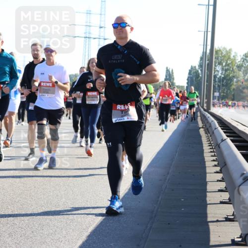 03.10.2025 - Köhlbrandbrückenlauf Strokosch-Dieckow http://msf.ph/oto/9107796 03.10.2025 12:20:49 Position 3 6119, 6790, 8, 4802 meine-sportfotos.de