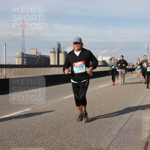 03.10.2025 - Köhlbrandbrückenlauf Lena Gebhardt http://msf.ph/oto/9107799 03.10.2025 10:13:51 Position 2 2527 meine-sportfotos.de