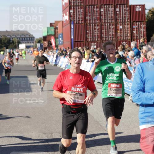 03.10.2025 - Köhlbrandbrückenlauf Jannik Wohlers http://msf.ph/oto/9107801 03.10.2025 12:59:20 Ziel 4108, 4164, 4226, 4371, 4441, 4940, 5967, 6036, 6154, 6390, 6391, 6478, 6484, 6493, 6609 meine-sportfotos.de