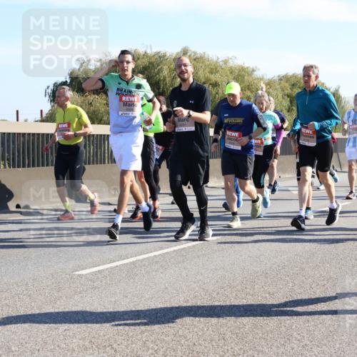 03.10.2025 - Köhlbrandbrückenlauf Strokosch-Dieckow http://msf.ph/oto/9107813 03.10.2025 12:20:50 Position 3 247, 6291, 6119, 6790, 511, 4882 meine-sportfotos.de