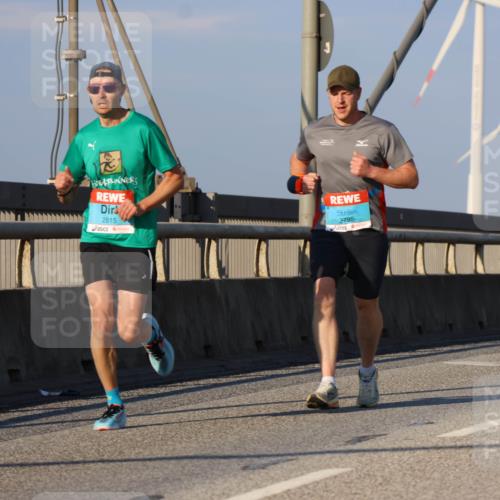 03.10.2025 - Köhlbrandbrückenlauf Strokosch-Dieckow http://msf.ph/oto/9107816 03.10.2025 09:37:43 Position 2 0, 2815, 3795 meine-sportfotos.de